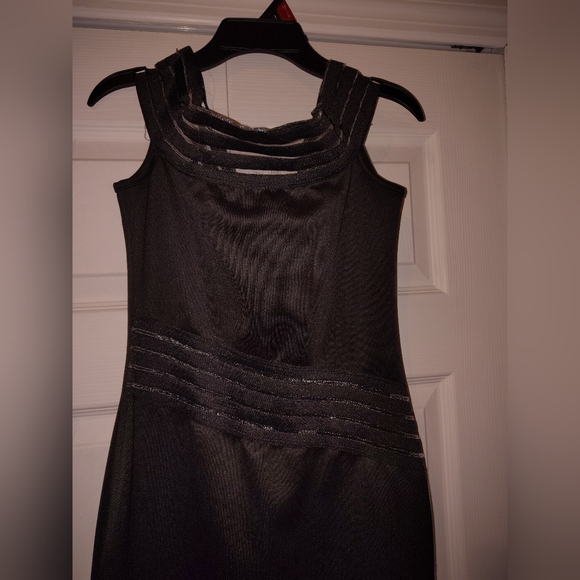 Elegant Black Sleeveless Dress 3 Striped Front Glossy Manito Mini Dress 👗 - Picture 6 of 7